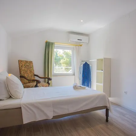 - House Monarch - Beach, Center & Shared Pool Access