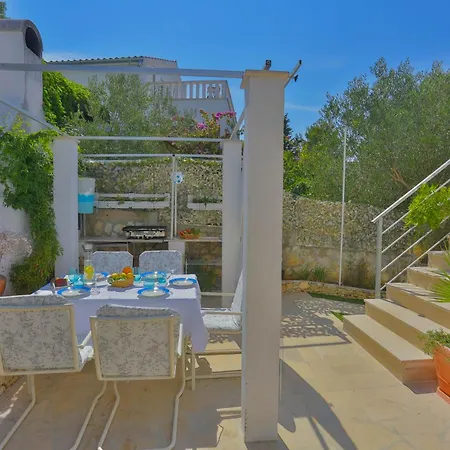 - House Monarch - Beach, Center & Shared Pool Access Appartement Sutivan