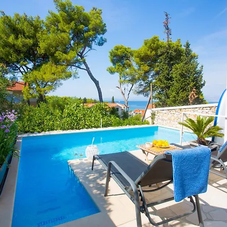 - House Monarch - Beach, Center & Shared Pool Access *