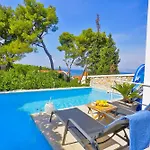 - House Monarch - Beach, Center & Shared Pool Access شقة سوتيفان
