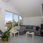 - House Monarch - Beach, Center & Shared Pool Access شقة