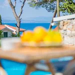 - House Monarch - Beach, Center & Shared Pool Access سوتيفان