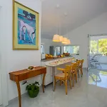 - House Monarch - Beach, Center & Shared Pool Access سوتيفان
