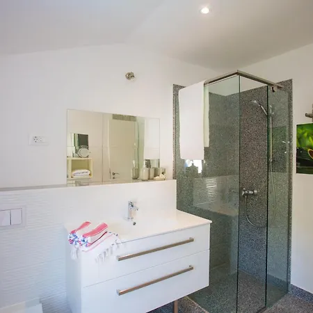 - House Monarch - Beach, Center & Shared Pool Access *