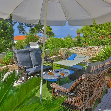 - House Monarch - Beach, Center & Shared Pool Access
