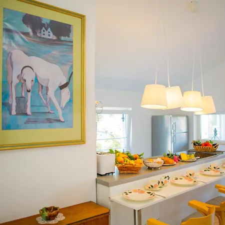 - House Monarch - Beach, Center & Shared Pool Access Sutivan