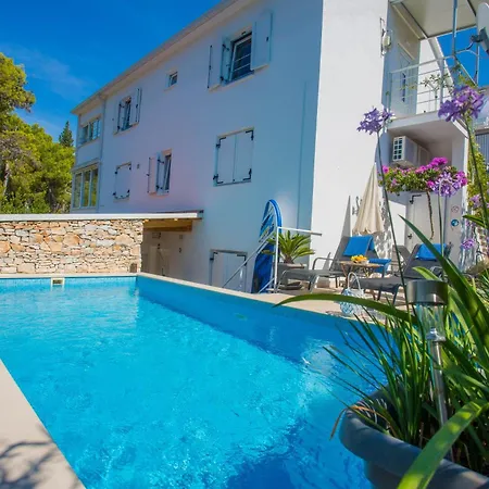 - House Monarch - Beach, Center & Shared Pool Access سوتيفان