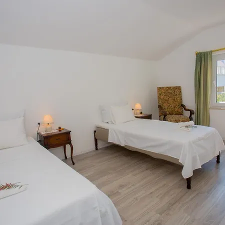 - House Monarch - Beach, Center & Shared Pool Access *