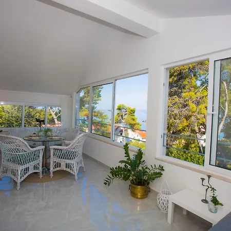 Apartman - House Monarch - Beach, Center & Shared Pool Access Sutivan